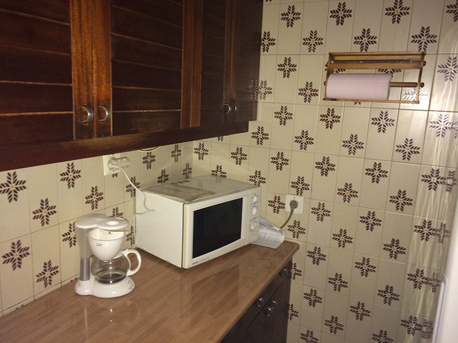 Tratamiento de madera en Segovia. Alisado de azulejos de cocina Aplicaciones Novadecora, especialistas en pintura y tratamiento de madera