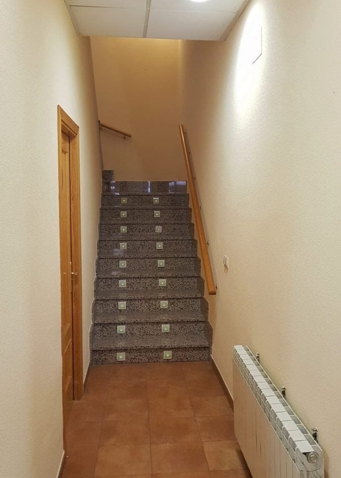 Pintado de pasillo en Segovia. Pintado de empresas en El Espinar, Segovia Pintado y renovación de hostal en El Espinar, Segovia