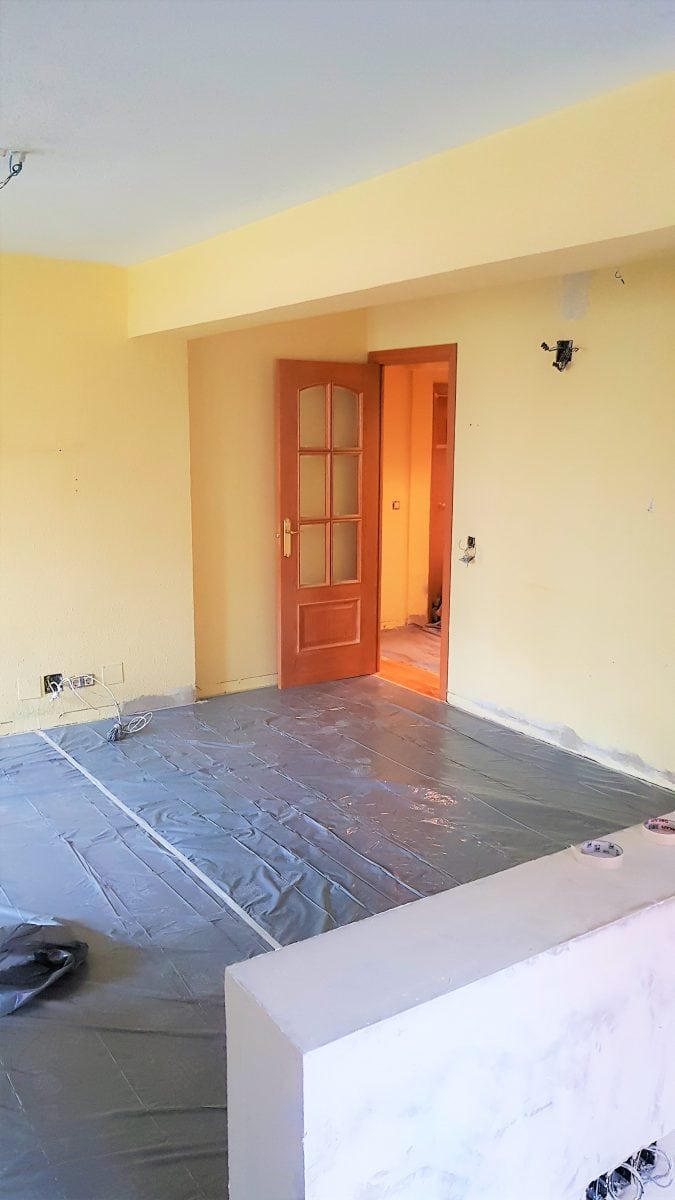 Restauración de paredes Restauración de daños en paredes y pintura de piso completo en Madrid y Segovia
