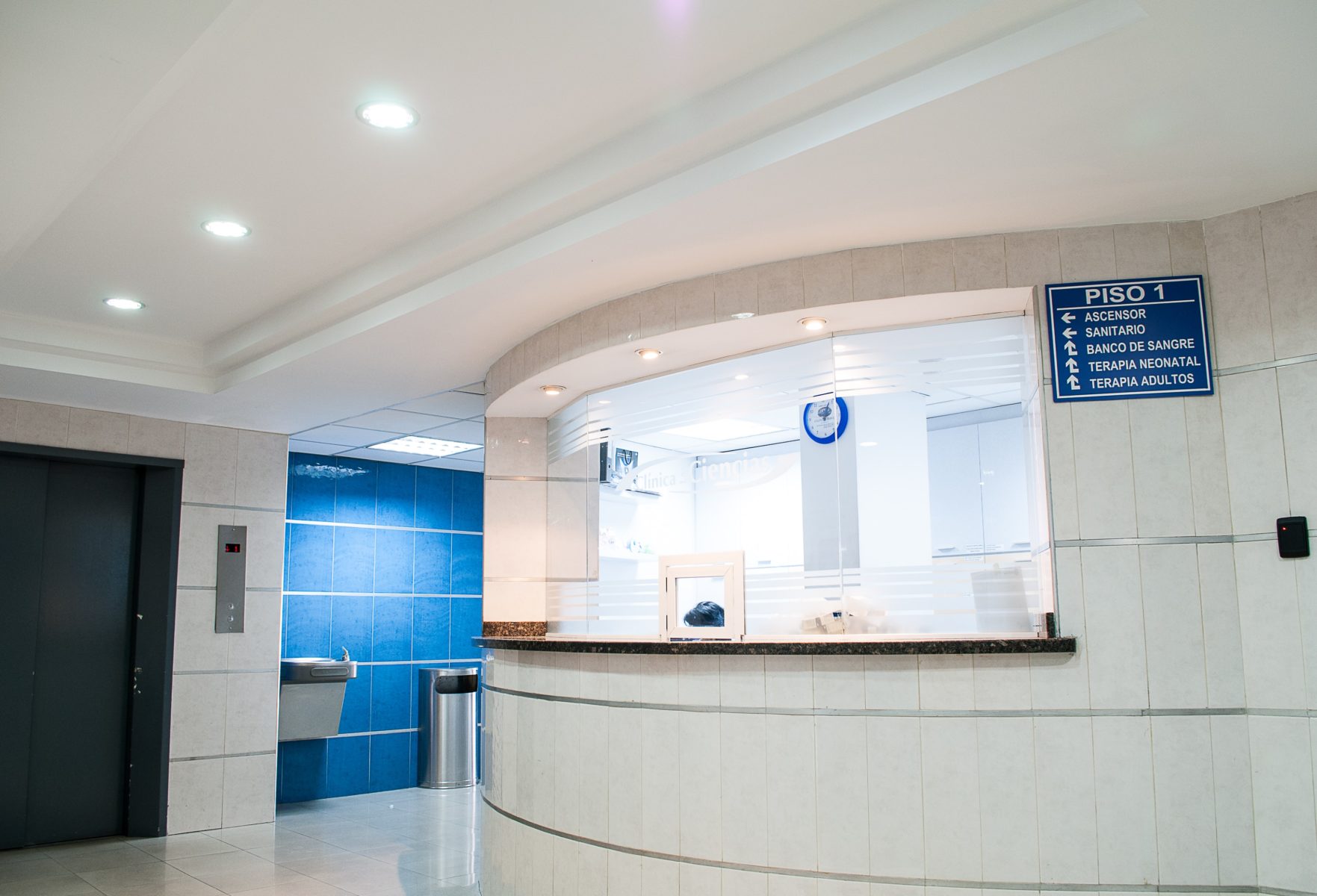martha-dominguez-de-gouveia-nMyM7fxpokE-unsplash Pintura inteligente descontaminante para hospitales