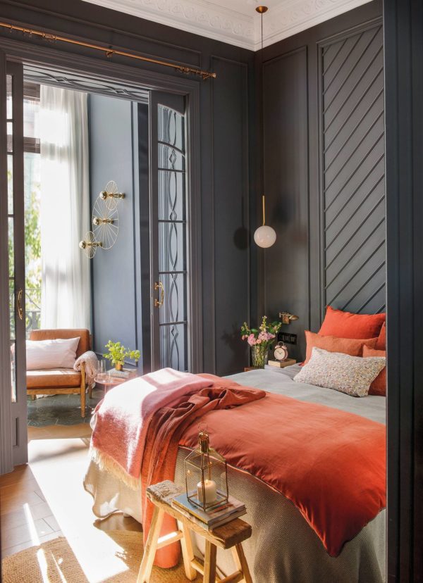 modernizar el dormitorio molduras en colores fuertes novadecora