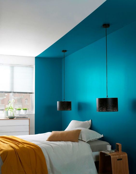 Pintura sectorizada azul y blanco para dormitorio