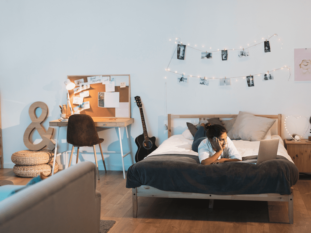 color blanco para pintar una habitación juvenil NovaDecora